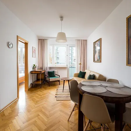 Grand Theatre Cosy By Bookinghost *