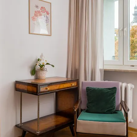 Grand Theatre Cosy By Bookinghost