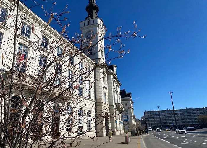 Grand Theatre Cosy By Bookinghost
